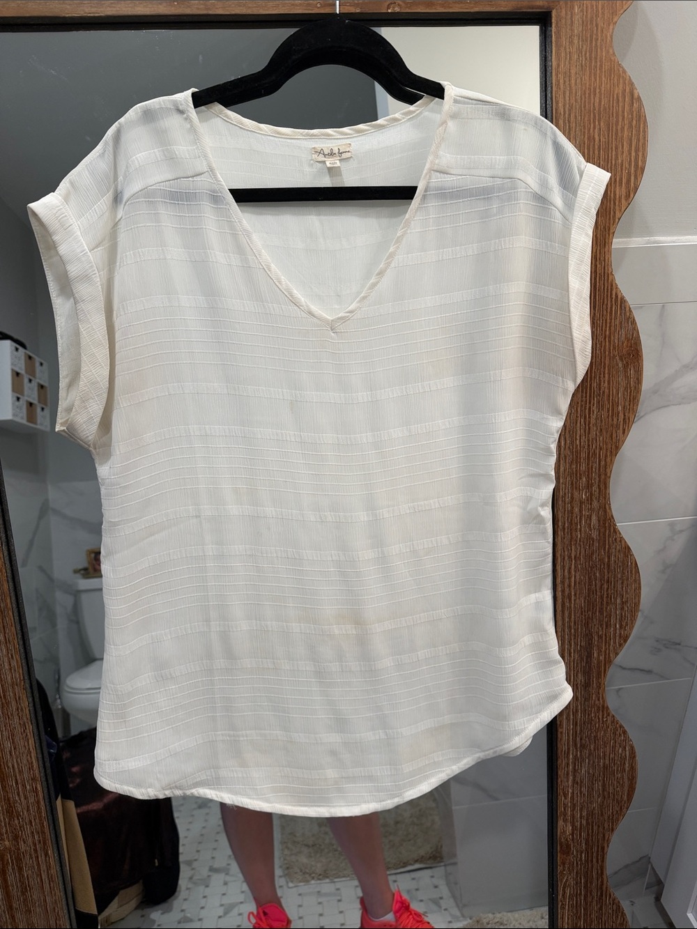 Lightweight Cream V-Neck Short Sleeve Top